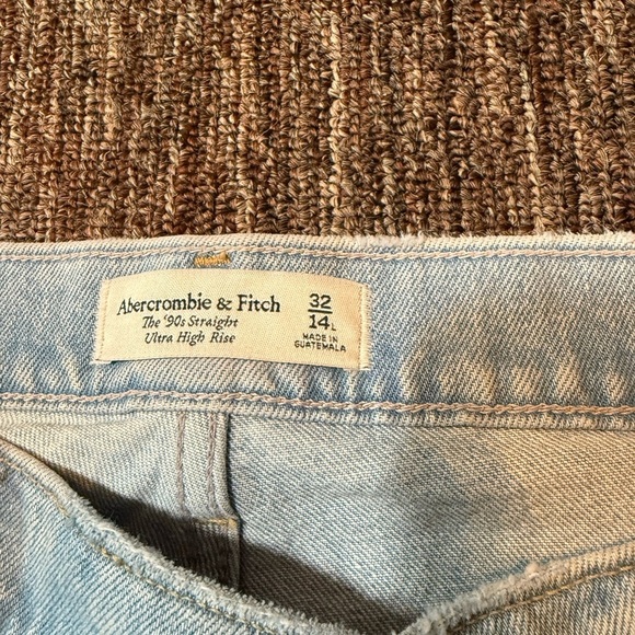 Like New Abercrombie & Fitch 90s straight ultra high rise jeans size 32 long - Picture 8 of 14